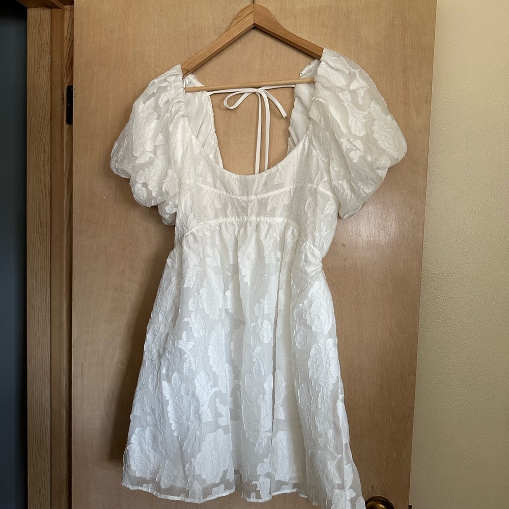 Elegant White Puff Sleeve Dress